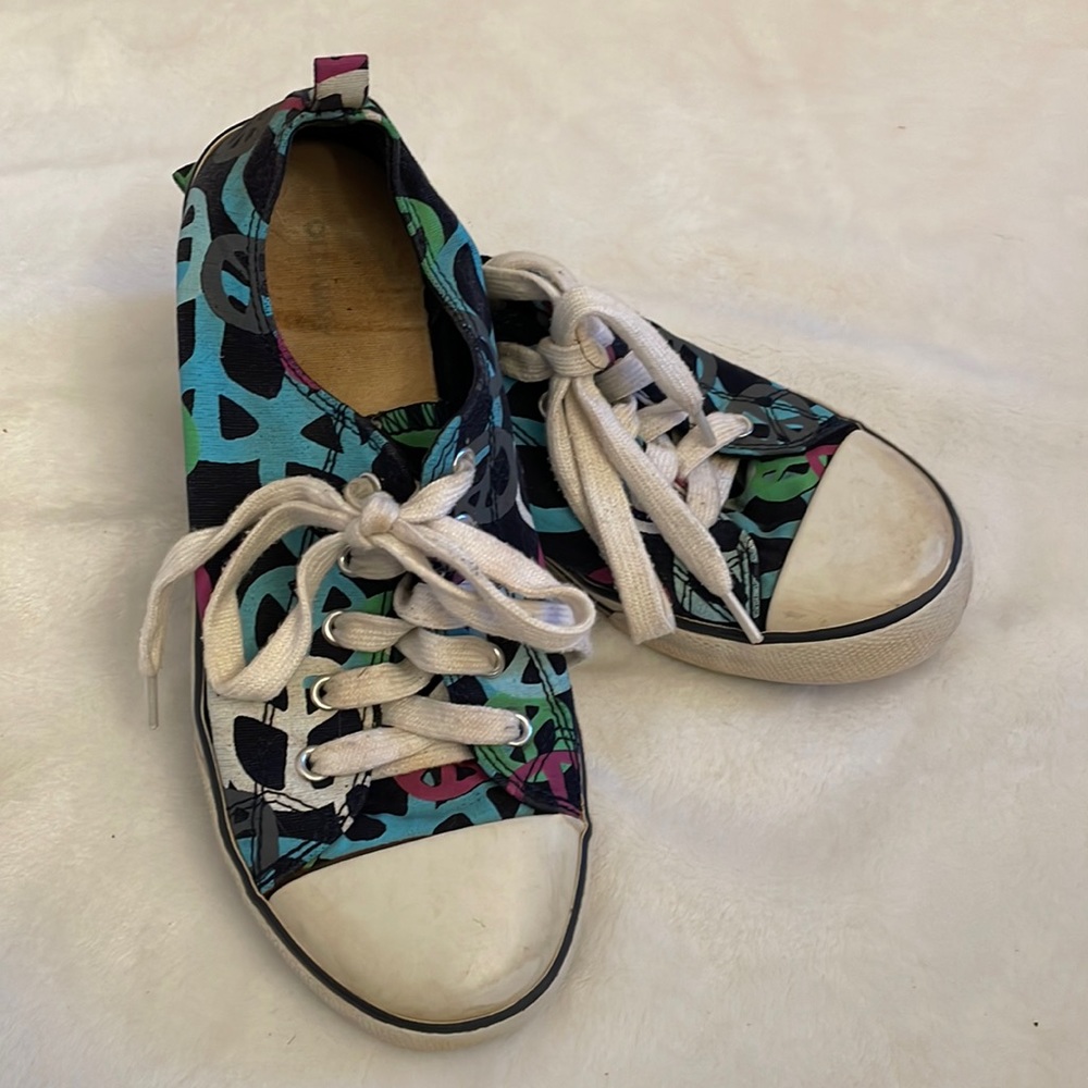 Old Navy Peace converse like tennis shoes size 4 fits like a 5 women.